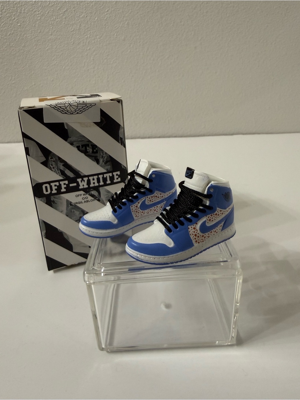 1/6 Mini Sneaker Display Set University Blue Stars w/ Case & Box